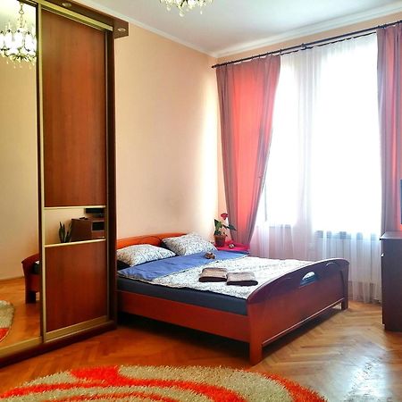 Flat On Sheptytskykh Apartment Lviv Bagian luar foto