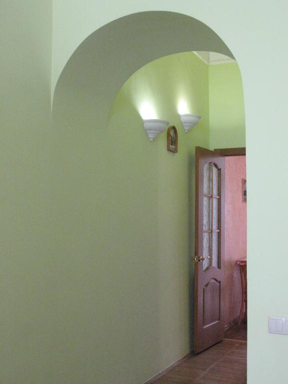 Flat On Sheptytskykh Apartment Lviv Bagian luar foto