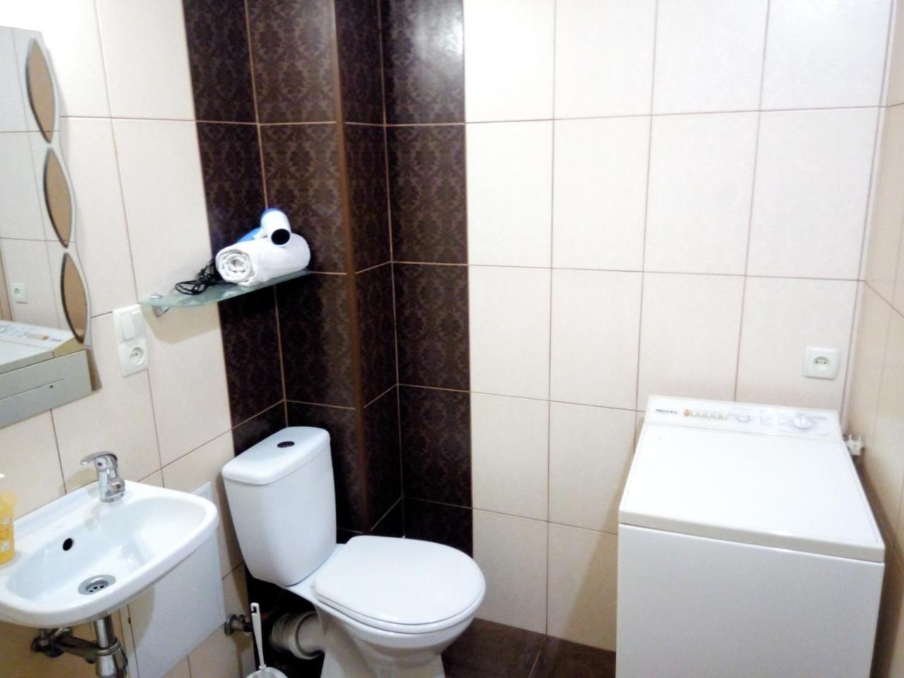 Flat On Sheptytskykh Apartment Lviv Bagian luar foto