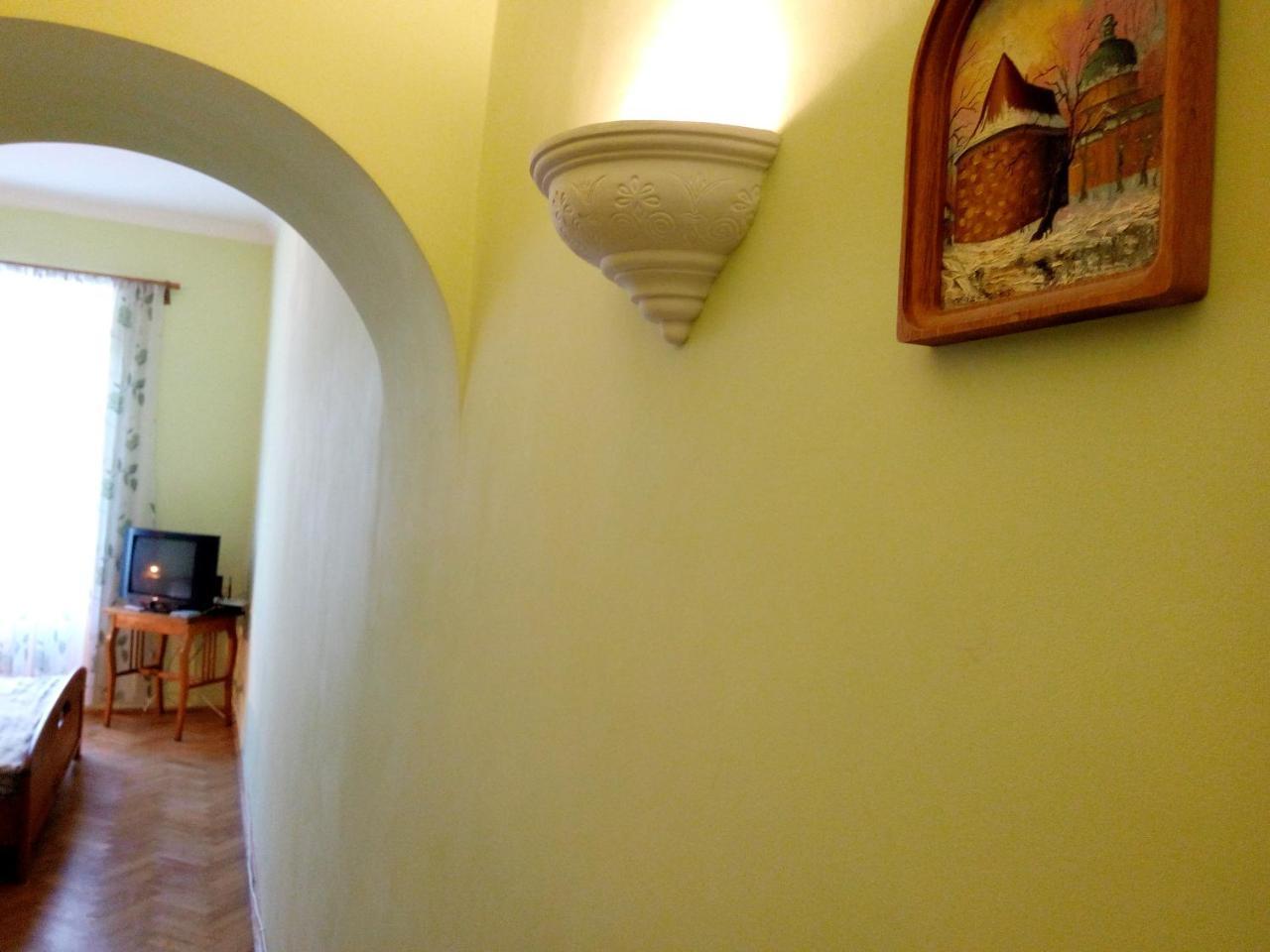 Flat On Sheptytskykh Apartment Lviv Bagian luar foto