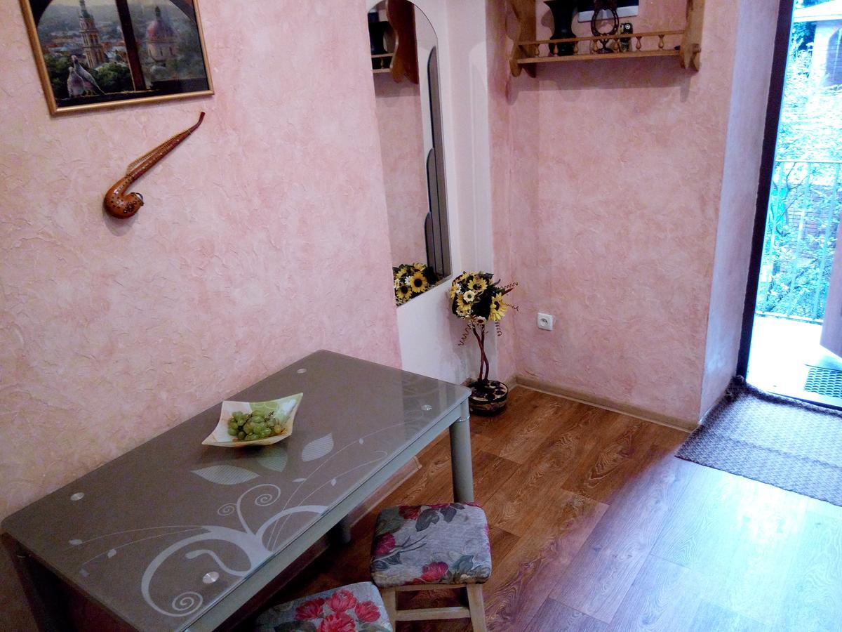 Flat On Sheptytskykh Apartment Lviv Bagian luar foto