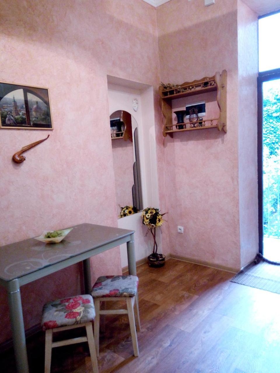 Flat On Sheptytskykh Apartment Lviv Bagian luar foto