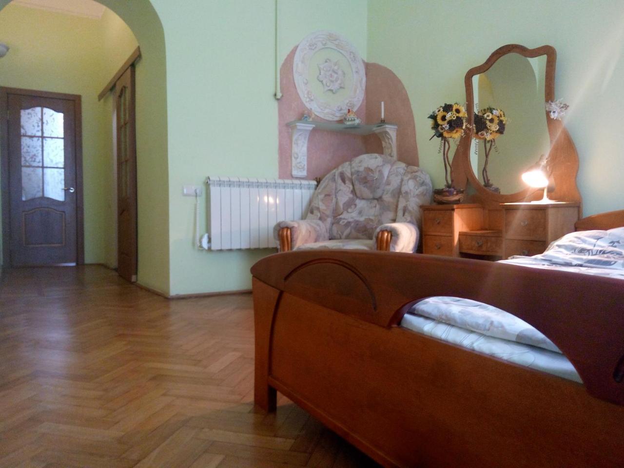 Flat On Sheptytskykh Apartment Lviv Bagian luar foto